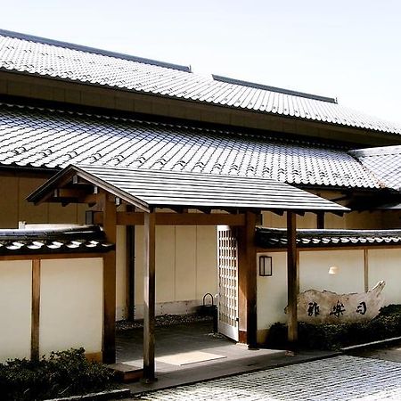 Menard Aoyama Resort: Wafukan Utatsukasa Iga Εξωτερικό φωτογραφία