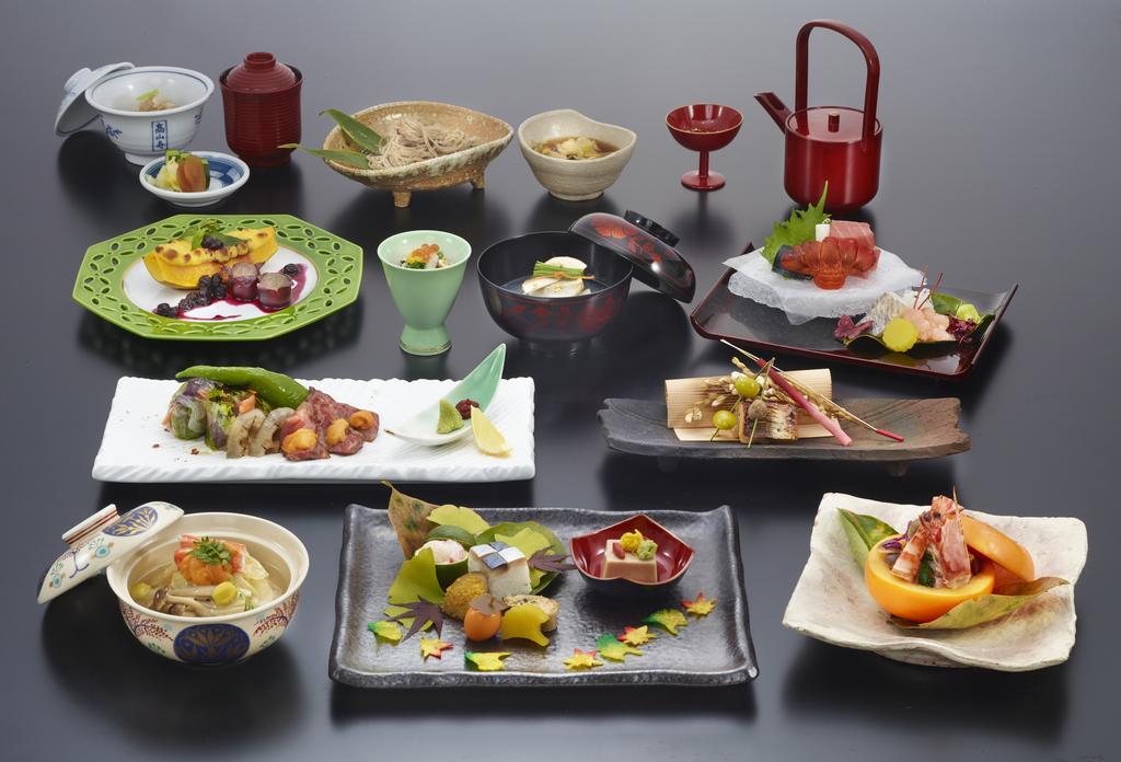 Menard Aoyama Resort: Wafukan Utatsukasa Iga Εξωτερικό φωτογραφία