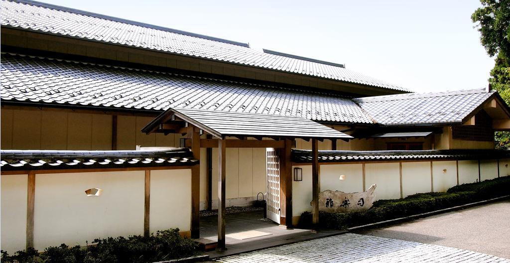 Menard Aoyama Resort: Wafukan Utatsukasa Iga Εξωτερικό φωτογραφία