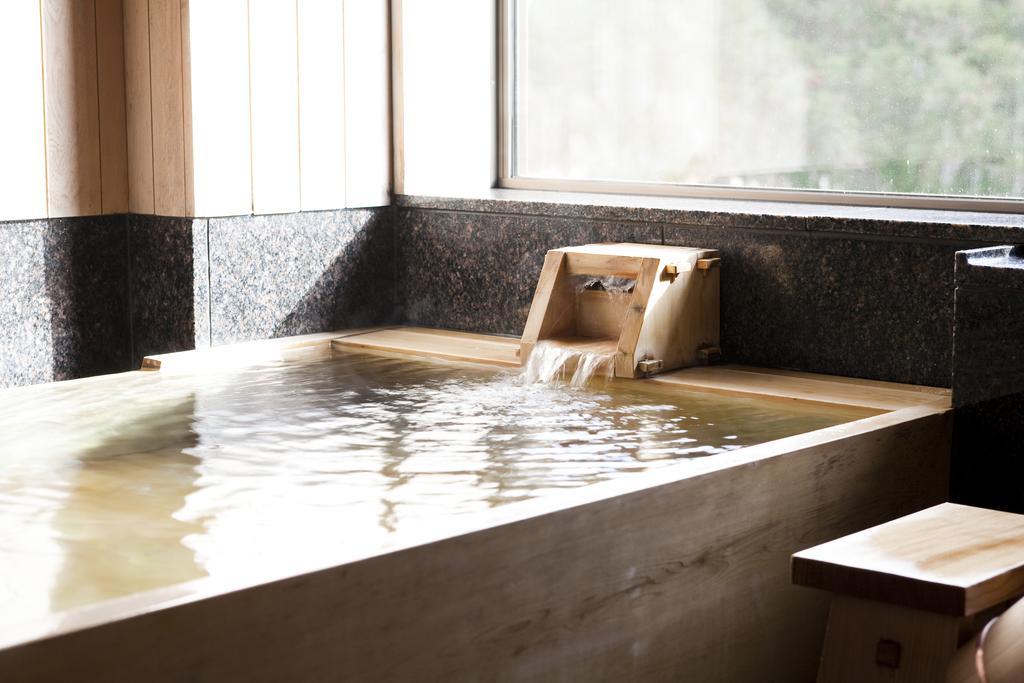 Menard Aoyama Resort: Wafukan Utatsukasa Iga Εξωτερικό φωτογραφία